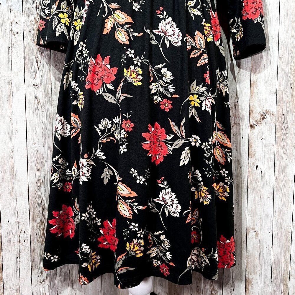 Women's French Grey Maternity Dress | Medium | Black | Floral | Stretch - Picture 11 of 13